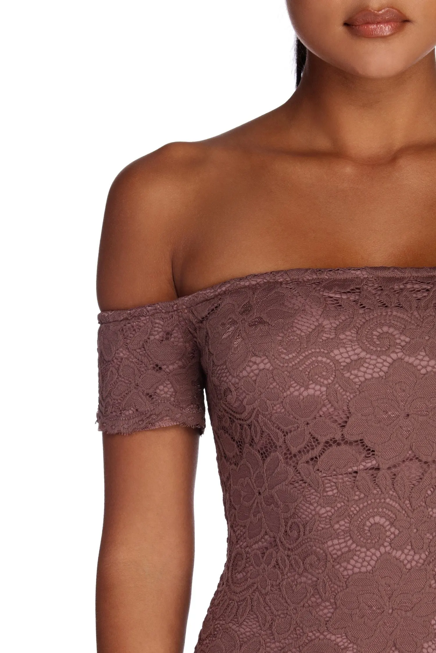 Windsor. Leslie High Slit Midi Lace Dress 6 Windsor. Leslie High Slit Midi Lace Dress - Image 4