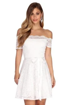 Windsor. Susanna Formal Lace Party Dress