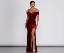 Windsor. Christiana Velvet Formal Dress