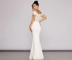 Windsor. Adley Lace Gown