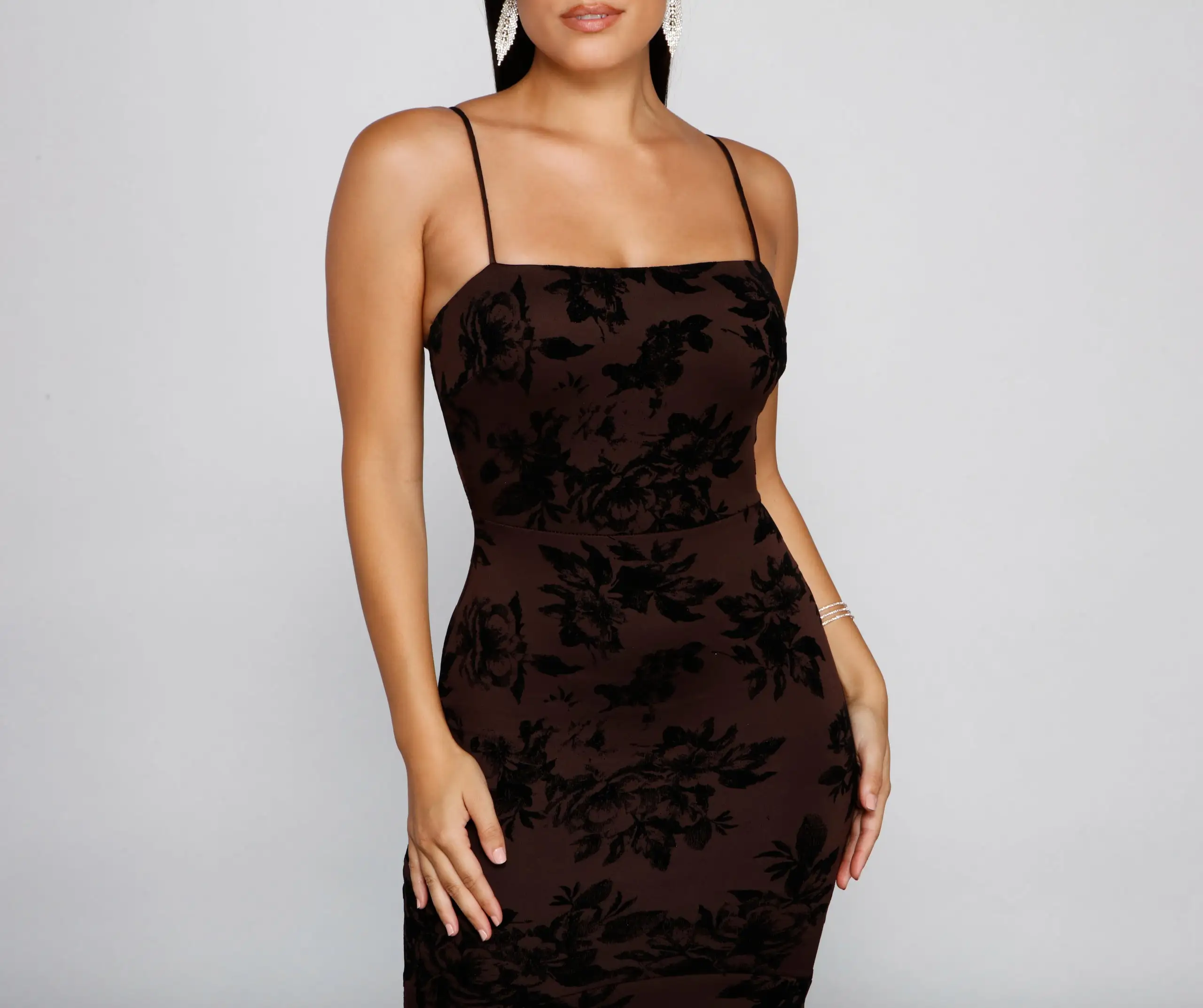 Windsor. Phoebe Formal Velvet Flocked Mermaid Dress 6 Windsor. Phoebe Formal Velvet Flocked Mermaid Dress - Image 4