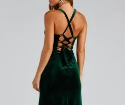 Windsor. Christina Lace-Up Back Velvet Dress 30 Windsor. Christina Lace-Up Back Velvet Dress -Formal Dresses Online Shop 05002 2047 3 53e22422 4e0e 4a2d 952c a08c62f7118c