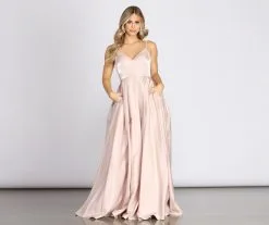 Windsor. Jolie Formal Lace Up Gown