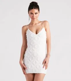 Windsor. A Lace Romance V-Neck Strappy Dress
