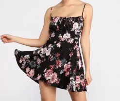 Windsor. Blossom And Bloom Square Neck Skater Dress