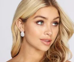 Windsor. Cubic Zirconia Halo Studs