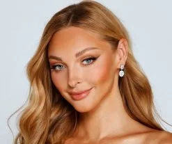 Windsor. Glam It Up Starburst Rhinestone Studs