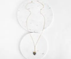 Windsor. Long Dalmatian Stone Pendant -Formal Dresses Online Shop 07002 0078 6 87646014 03f8 4c40 a8fc b9c9bdc49ce4