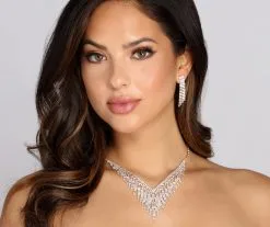 Windsor. All Dolled Up Rhinestone Fringe Necklace Set