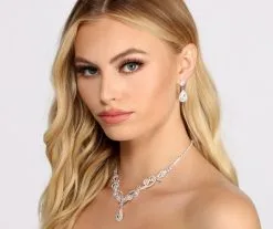Windsor. Radiant Rhinestone Collar Necklace And Earrings Set