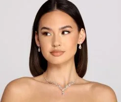 Windsor. Rhinestone Queen Necklace And Earrings Set