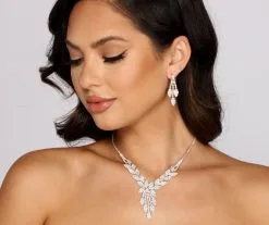 Windsor. Rhinestone Leaf Collar And Duster Set