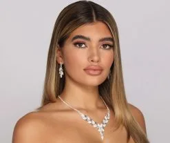 Windsor. Magical Night Teardrop Rhinestone Collar And Duster Set