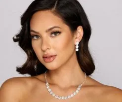 Windsor. Flower Rhinestone Collar And Duster Set