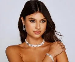 Windsor. Twist Of Glamour Rhinestone Collar, Duster Earrings, And Bracelet Set