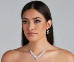 Windsor. Major Glitz Rhinestone Collar And Chandelier Earring Set