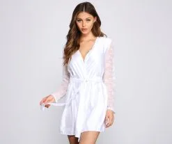 Windsor. So Luxe Lace And Satin Robe