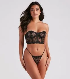 Windsor. Enchanting Embroidered Corset And Panty Set