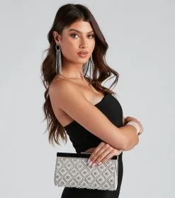 Windsor. Lady Of Pearl Diamond Pattern Clutch
