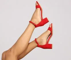 Windsor. Basic And Chic Low Block Heels 17 Windsor. Basic And Chic Low Block Heels -Formal Dresses Online Shop 07401 2898 1 89d575a5 8611 4566 9b63 1f3ce4bd6420