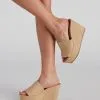 Windsor. Summertime Chic Straw Wedges