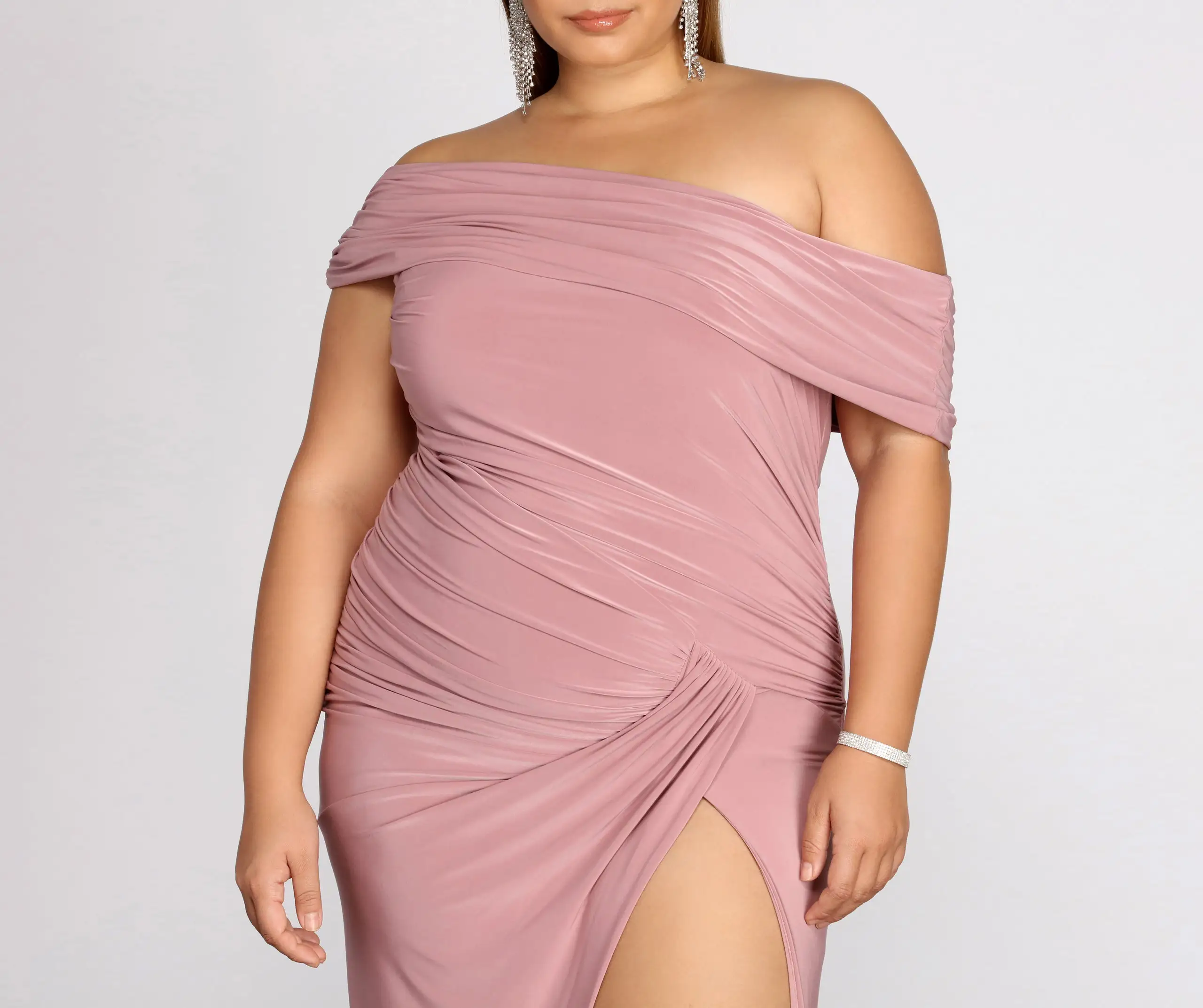 Windsor. Plus Kaleigh Off Shoulder Dress 5 Windsor. Plus Kaleigh Off Shoulder Dress - Image 3